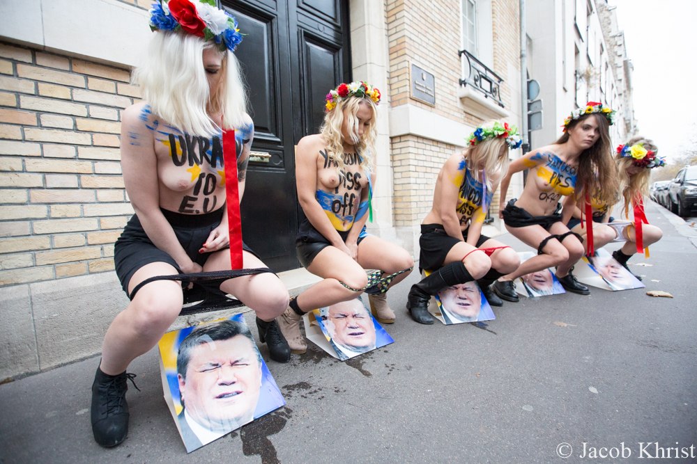 1000x667, 172 Kb / femen, портрет, янукович