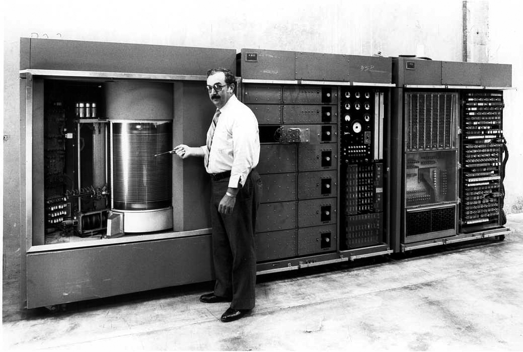 1039x700, 280 Kb / винчестер, ibm, ч/б
