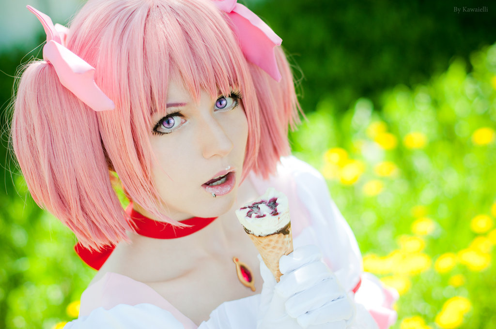 1024x680, 137 Kb / Kawaielli, Madoka Kaname cosplay, девушка, мороженое, косплей, розовые волосы, хвостики, Yuliya