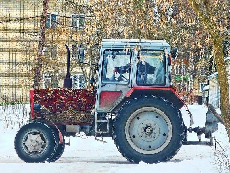 800x602, 136 Kb / трактор, ковер