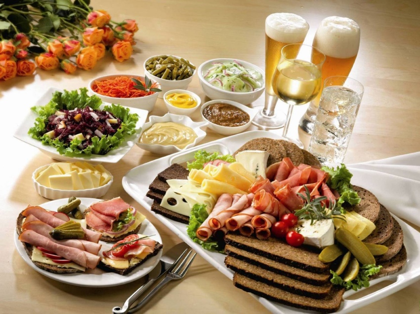850x637, 258 Kb / стол, мясо, пиво, кайф, розы, закуска