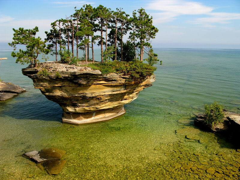 800x600, 129 Kb / гурон, море, скала, остров, сосны, озеро
