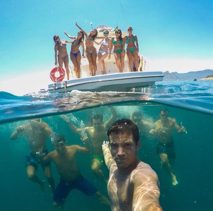 720x715, 60 Kb / Катер, море, селфи, круг