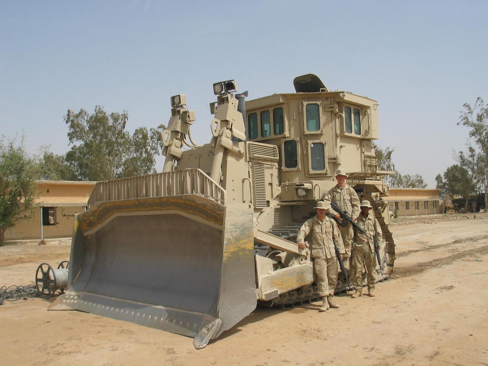 1590x1192, 201 Kb / бульдозер, IDF Caterpillar D9R, плюшевый мишка