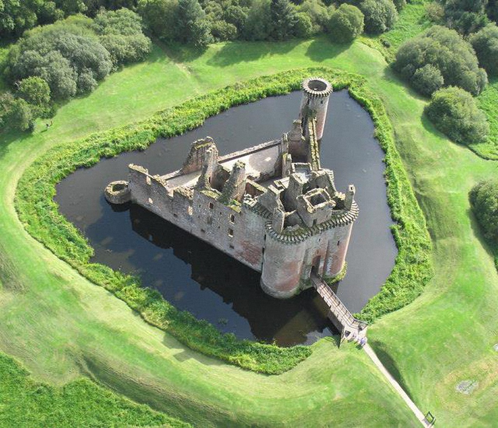 1024x880, 274 Kb / Замок, Caerlaverock, Шотландия