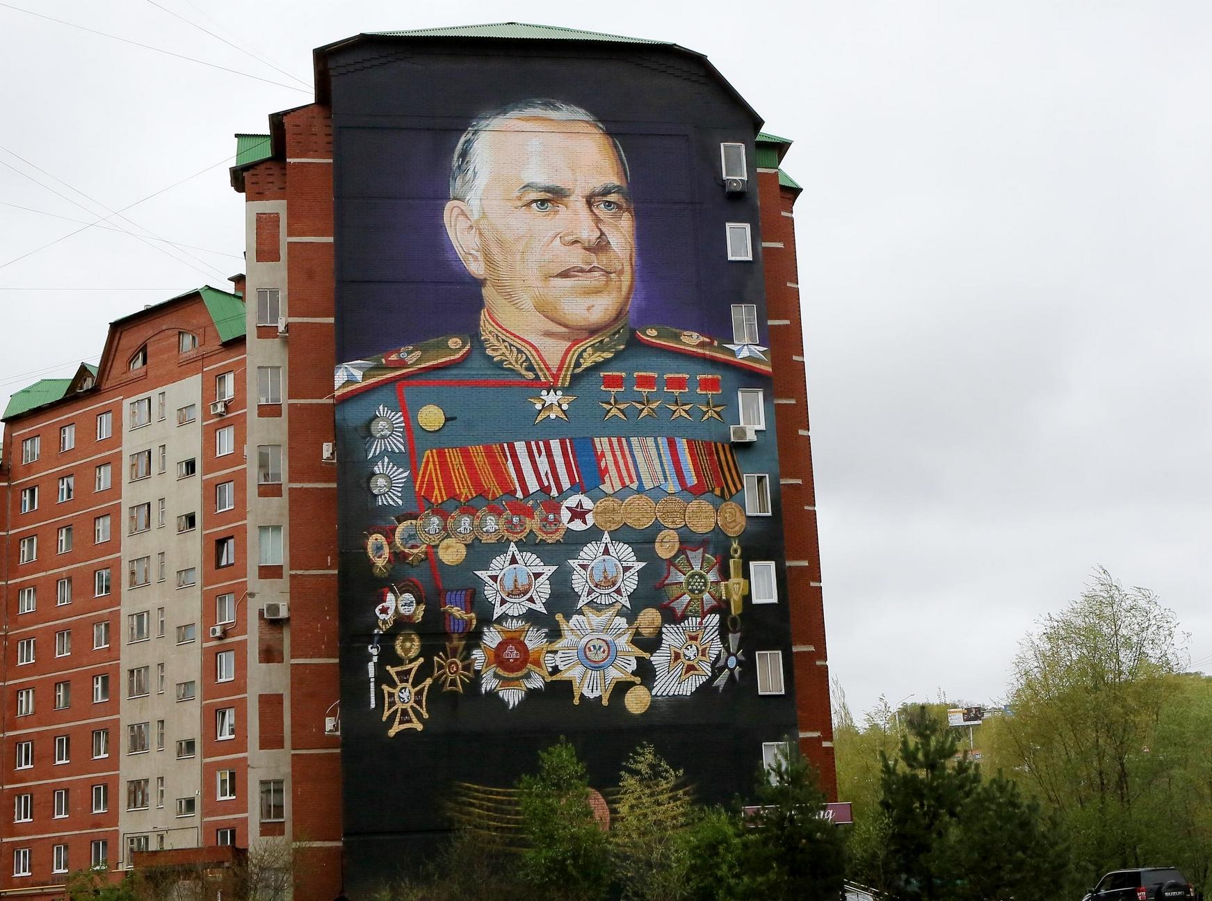 1743x1296, 326 Kb / Жуков, дом, портрет