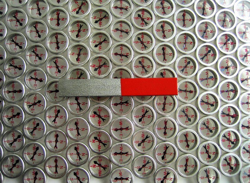 800x587, 187 Kb / компасы, магнит