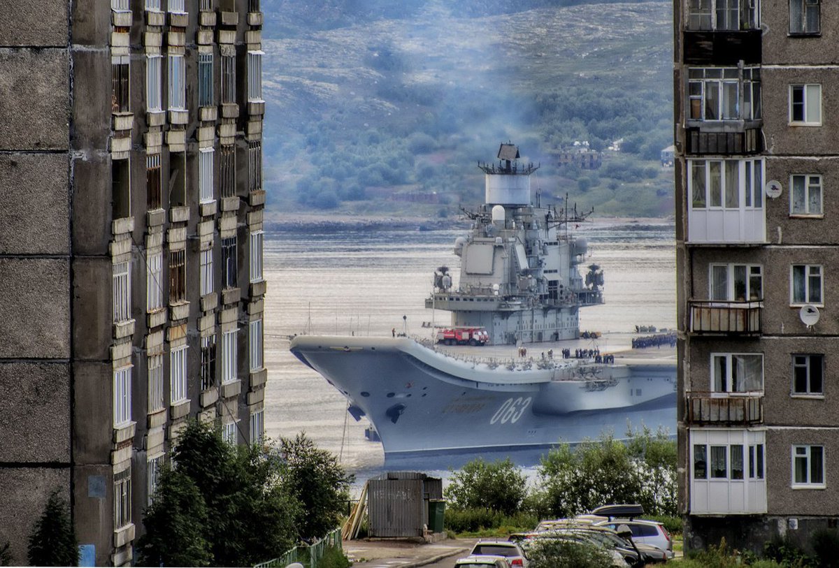 1200x813, 232 Kb / авианосец, корабль, дома, панелька