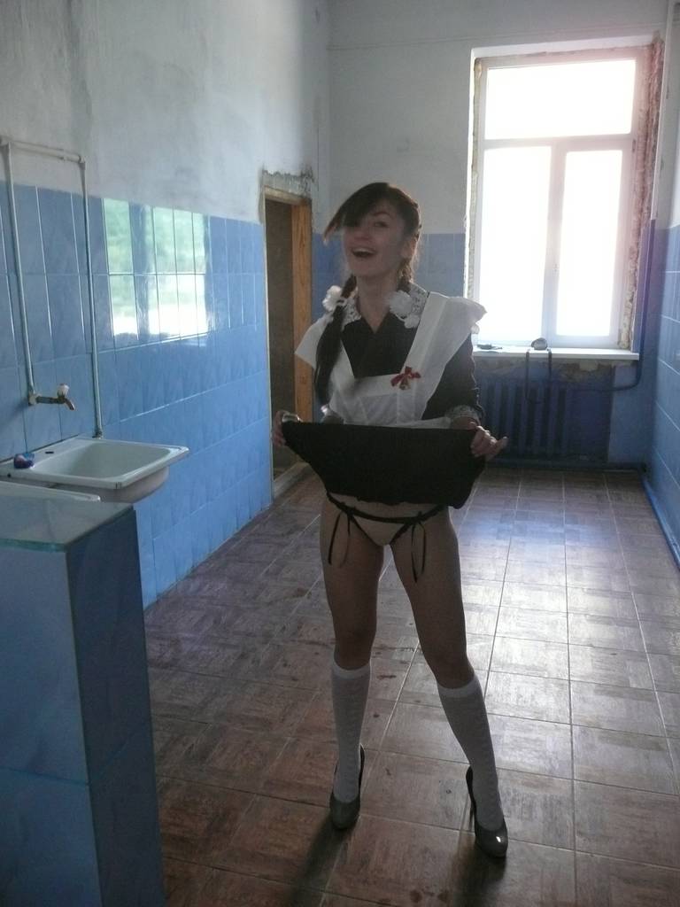 768x1024, 65 Kb / туалет, гольфы, школьница