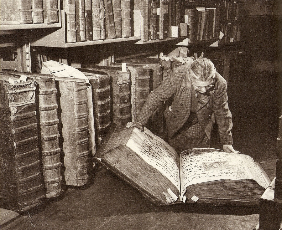 900x735, 350 Kb / ч/б, архив, библиотека, книги