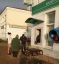 аптечный пункт, кредитование, здания, крыльцо, ступеньки, лесенка, ползком, очередь