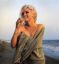 Marilyn Monroe, Мэрилин Монро, бокал, пляж, полотенце, вино, улыбка