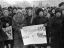 ч/б, митинг, собрание, колбаса, плакат, пенсия, либерализация цен, флаг, снег, шапка, шуба